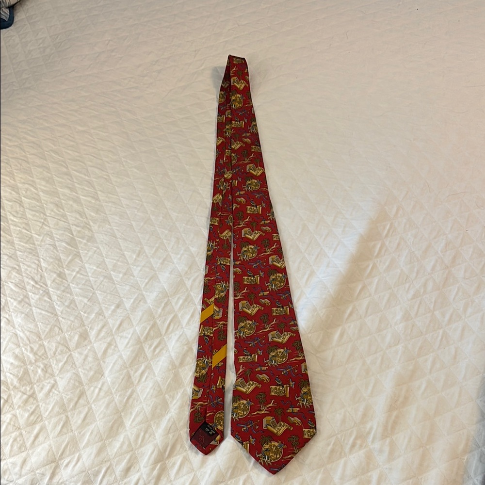 Elegant Red Patterned Men's Tie